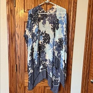 Cato Blue and White Floral Kimono Cardigan